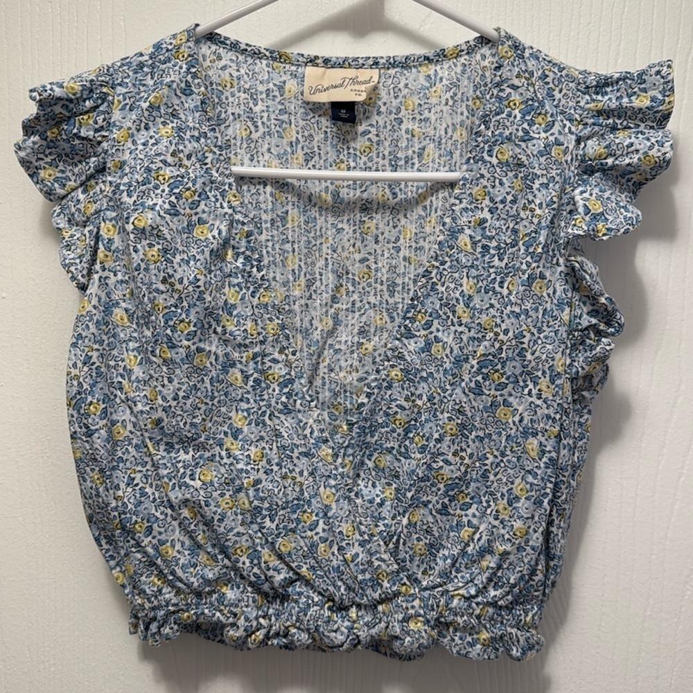 Universal Threads Floral Fluttered Sleeveless Cropped Top Size Medium